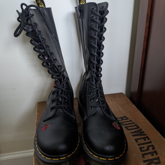 Doc Martens - Picture 4 of 5